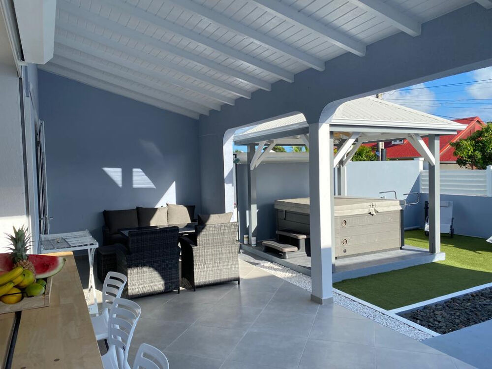 Location Maison Villa T3 moderne meubl�e jacuzzi Sainte anne