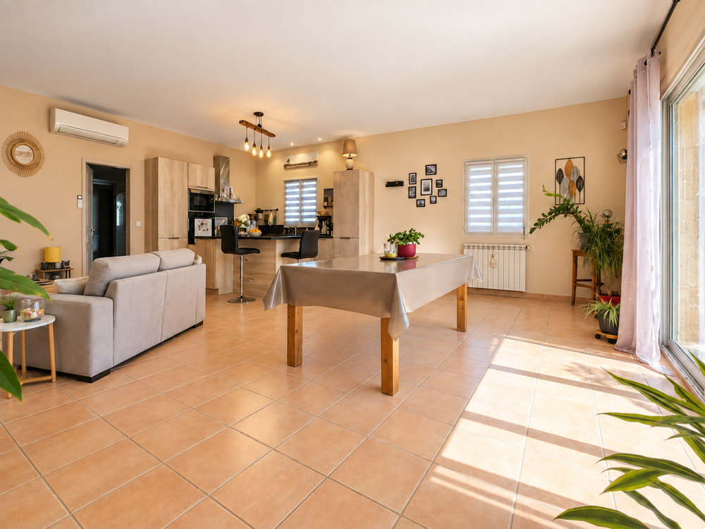 JONQUIERES- VILLA PLAIN PIED 5 PIECES AVEC PISCINE SUR 960M2 DE TERRAIN
