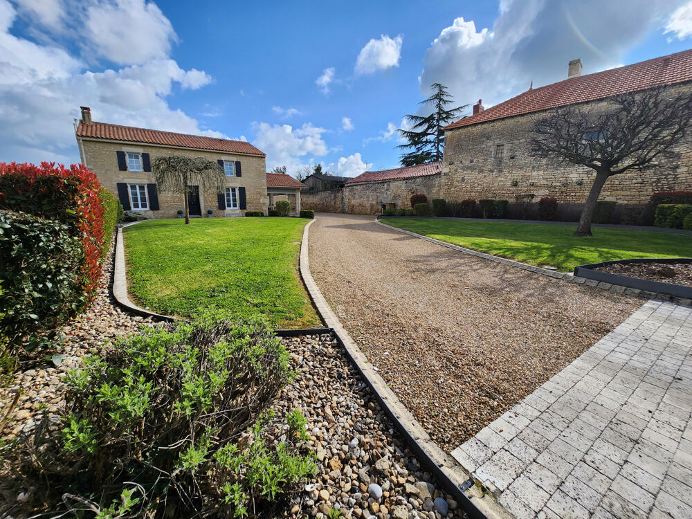 Maison en pierre coup de coeur avec 6 chambres et double garage