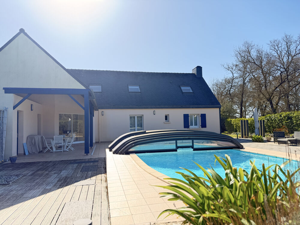 Vente Maison Saint-Armel   Élégante maison familiale avec parc paysager et piscine. St armel