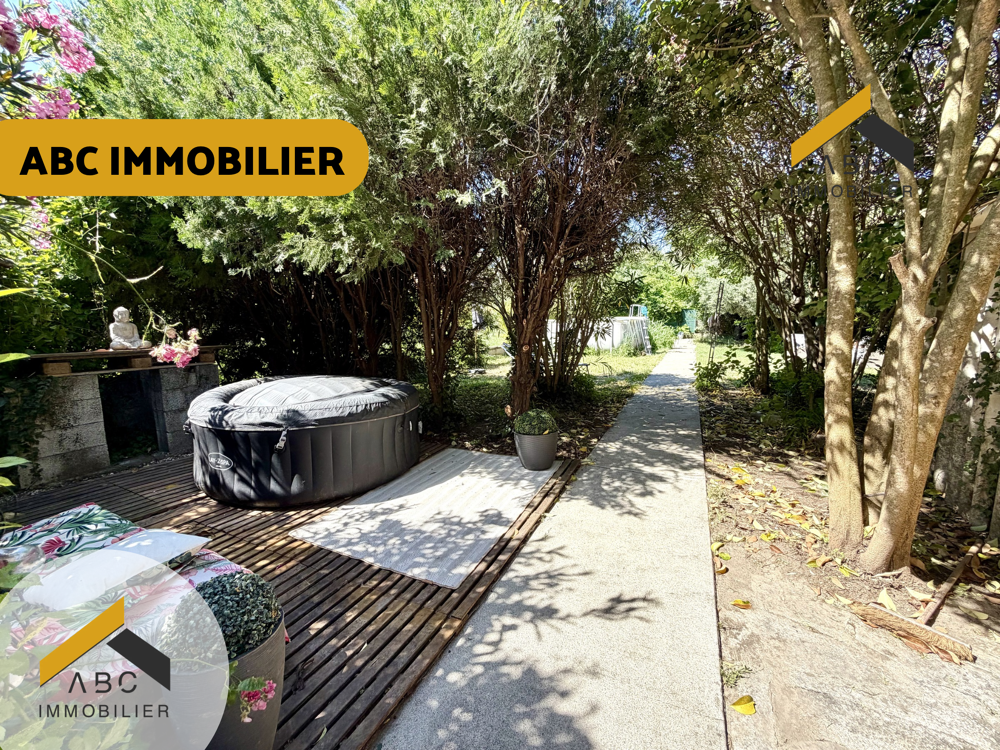 Maison rénovée de 3 chambres avec jardin