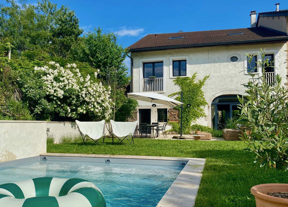 Maison de charme de plus de 300 m2 - 5 chambres, piscine et commodités