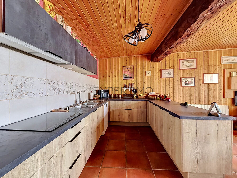 Viré Entre Mâcon et Tournus, une maison familiale avec piscine où il fait bon vivre