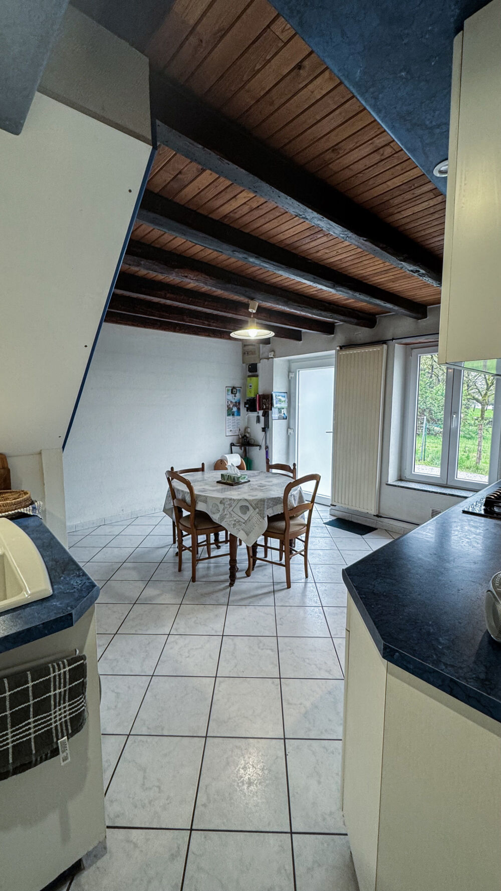 Maison de village 5 Pièces de 116 m2 avec garage, cave en sous-sol et d' un atelier.