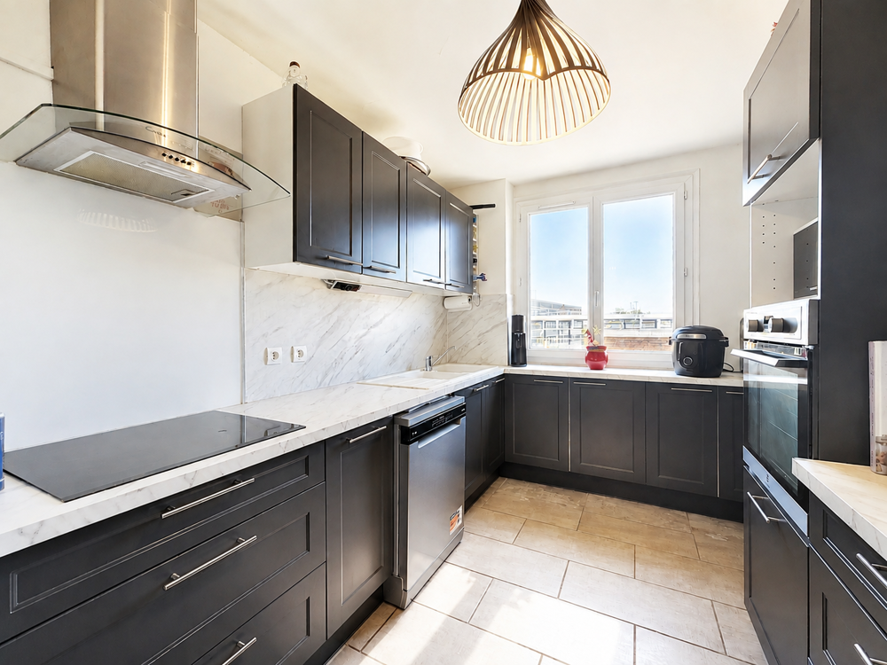 Vente Appartement Bron   Appartement T6 112 m2, 4 chambres avec terrasse et parking Bron