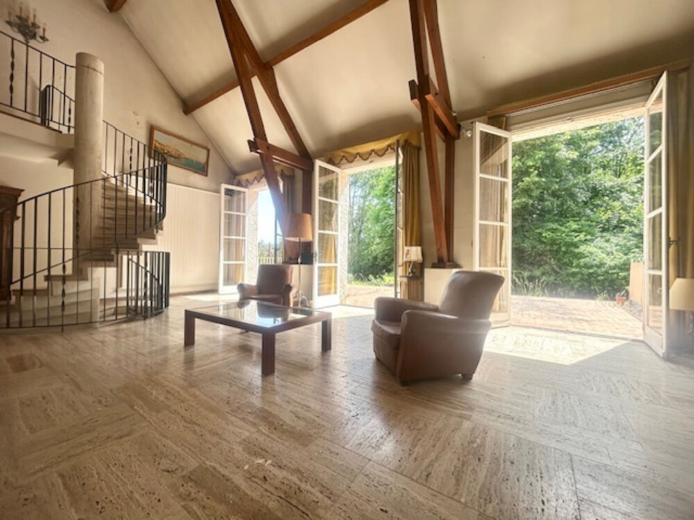 PROPRIETE DE PRESTIGE - 341 m2 - 13 pièces / 6 chambres - Sous-sol total - Lot à bâtir possible - Centre-ville