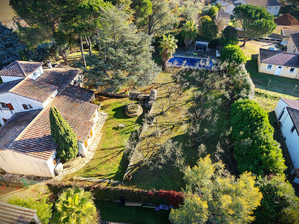 Vente Maison Villa style hacienda T5 avec Terrain paysagé et Piscine Ganges
