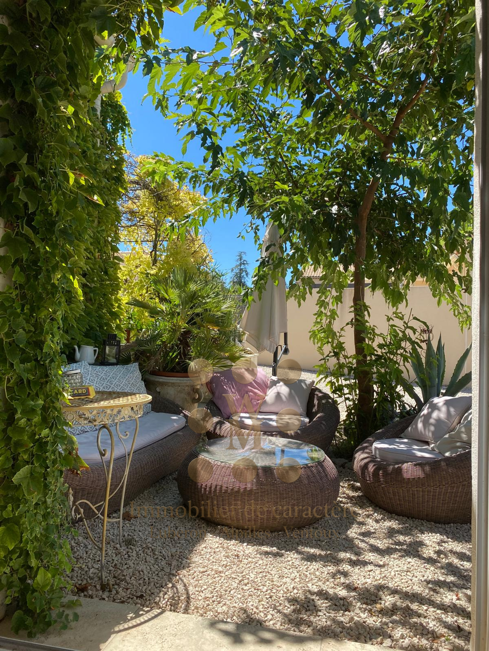 VILLA RÉCENTE 118 M2 AVEC PISCINE & STUDIO PROCHE PERNES ET MAZAN