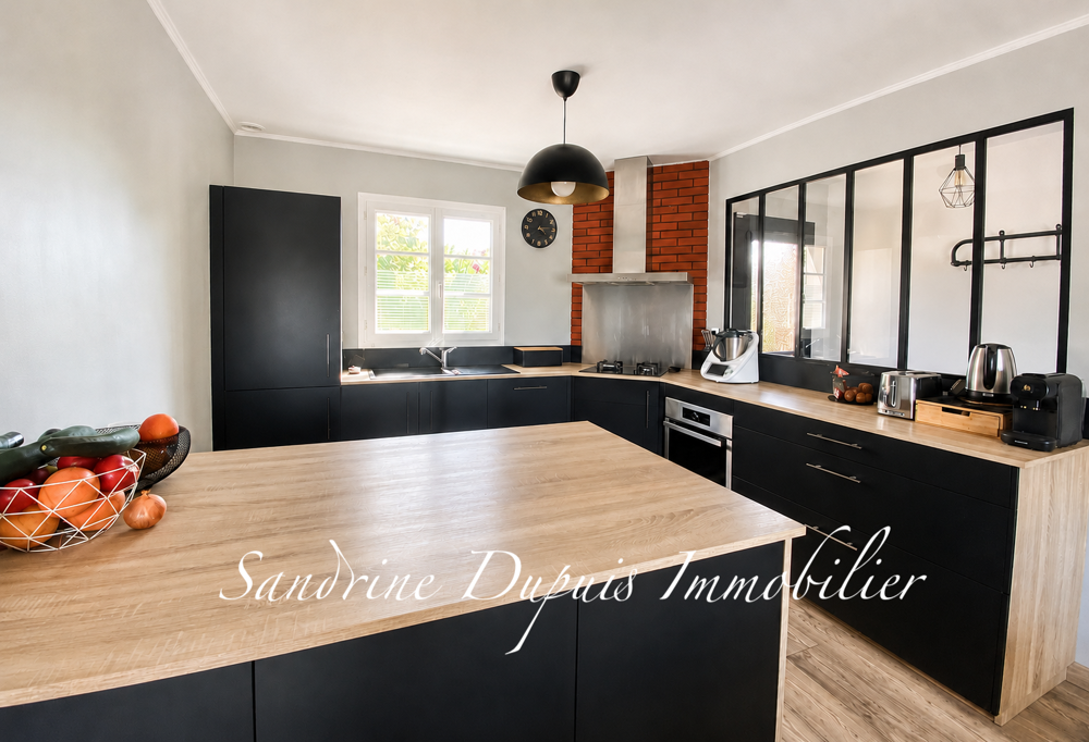 Vente Maison Plain-pied de 118 m2   4 chambres   Piscine chauffée Chermignac