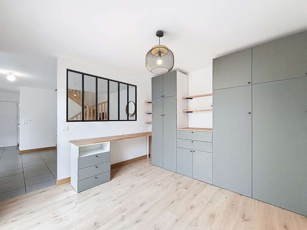 Villeurbanne Appartement T4 80 m2 avec terrasse, jardin privatif et garage