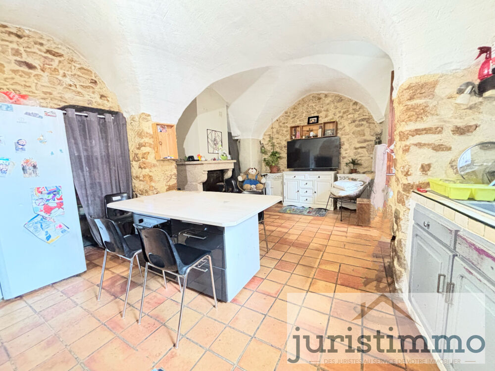 Spécial investisseur: maison de village à Mornas avec locataire en place