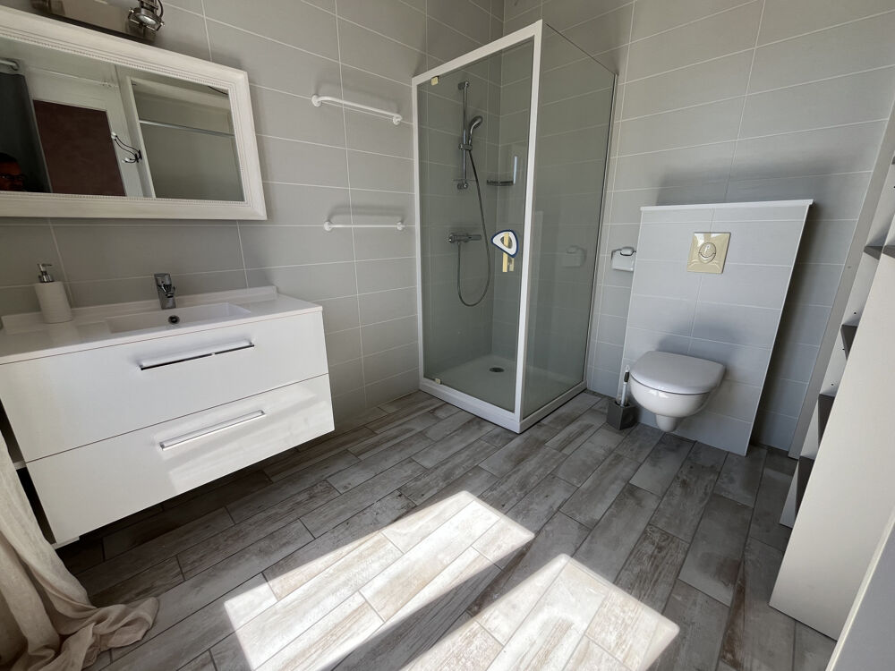 ref 108005 THOUARS centre ville . Magnifique maison de caractère de 125 m2 quatre chambres.