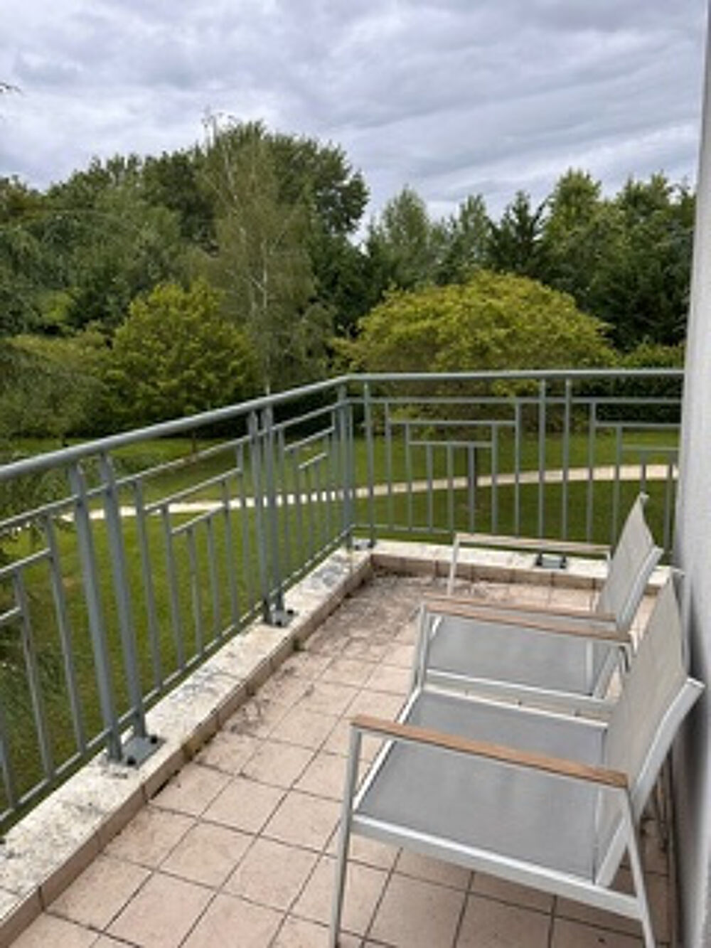 APPARTEMENT 3 PIECES MEUBLE TERRASSE vue sur parc
