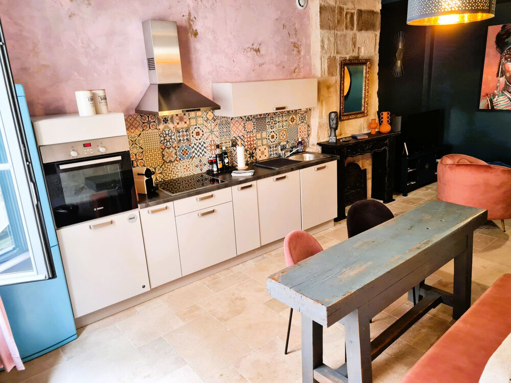 Centre Uzès. Très charmant appart meublé 2 chambres à 100 mètres de la Place aux Herbes