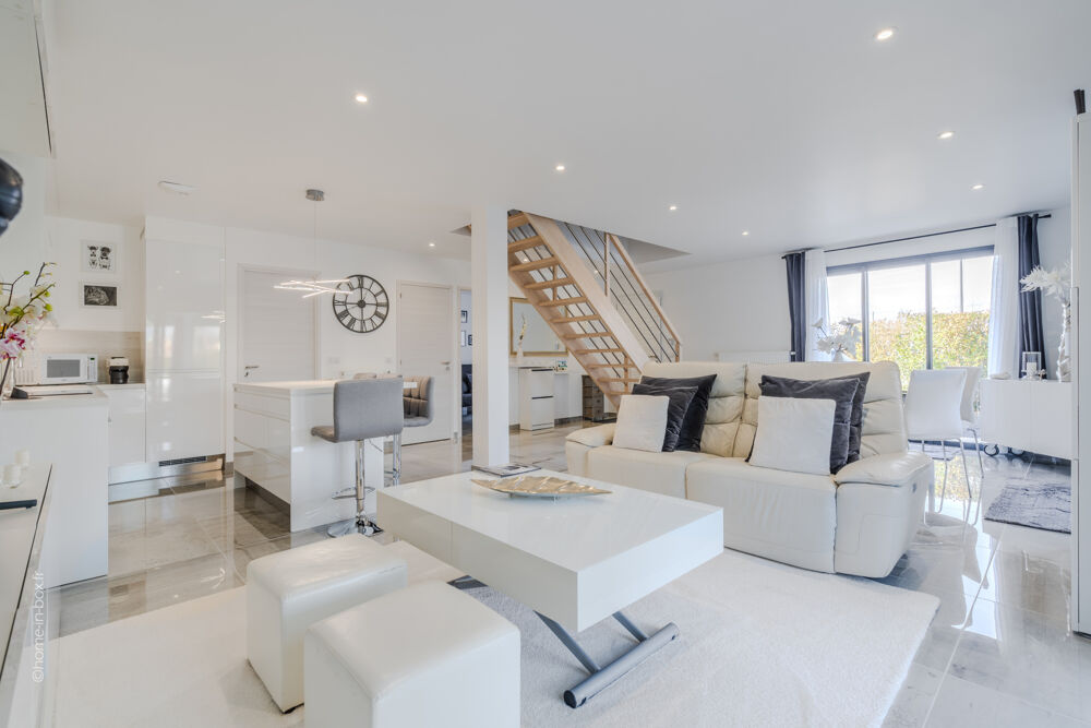 77610 - LA HOUSSAYE EN BRIE - MAISON CONTEMPORAINE AVEC PISCINE - 5 PIÈCES DE 145M2