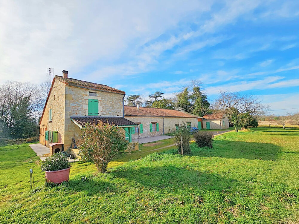 Vente Maison Propriété en pierre avec grandes dépendances sur 3800 m2 dans le fumélois en Lot et Garonne St vite