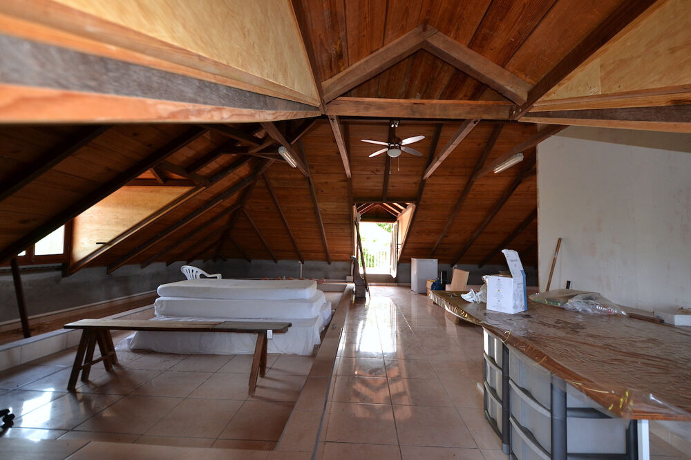 à vendre  Propriété/château Sainte-Anne (97180)