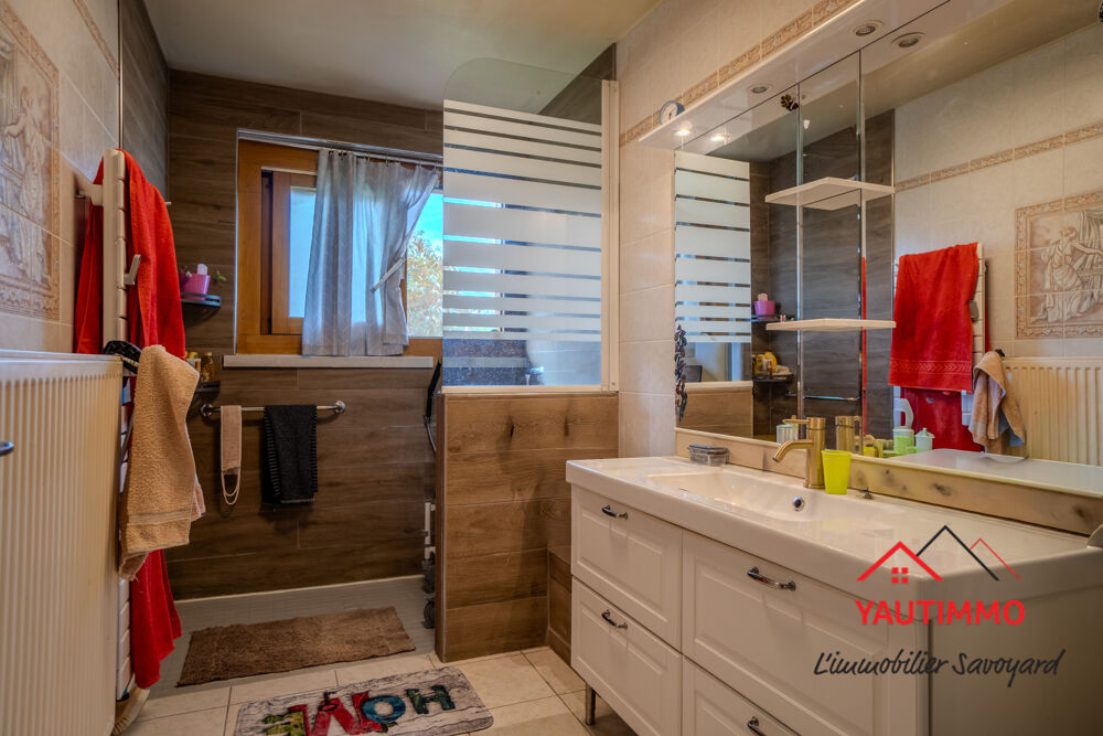 Vente Maison Maison familiale 8 pièces avec appartement indépendant   200 m2   Douvaine Douvaine