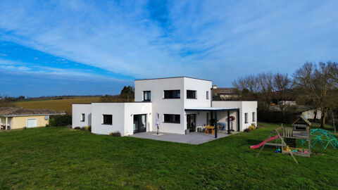   Maison T6 de 175m2 avec garage et jardin de 3000m2 Maison - 6 pi�ce(s) - 175 m�