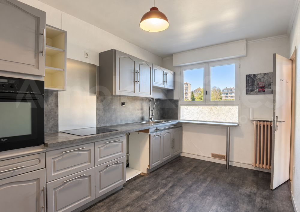 Vente Appartement Rue de Châteaugiron - Grand T5 lumineux, 2 balcons, parking, cave, gare à 10 minutes Rennes