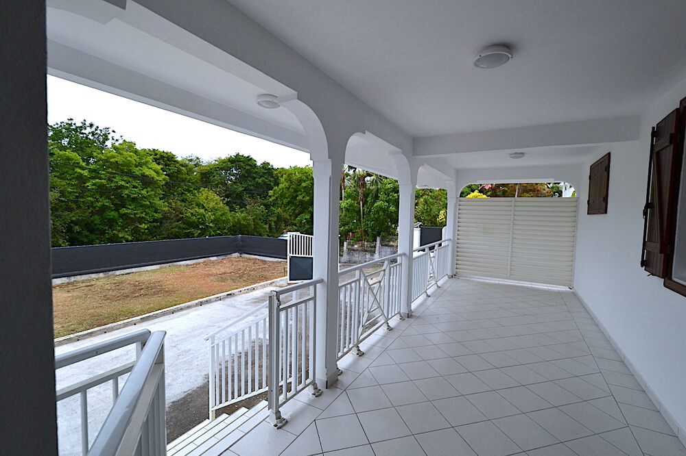Location Maison Vaste bas de villa T3 Dampierre. Le gosier
