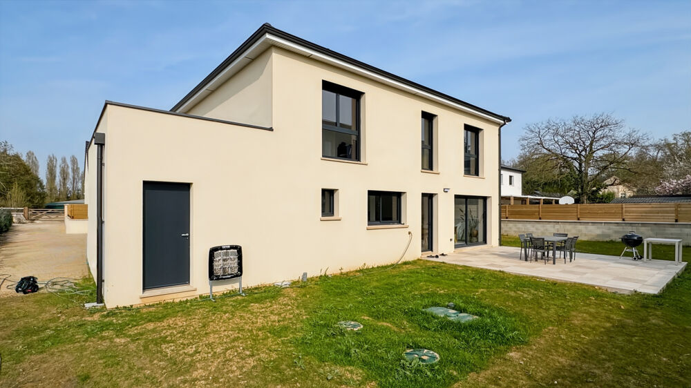 ELEGANTE MAISON FAMILIALE RECENTE DE 156 M2 - FEUCHEROLLES SAINTE-GEMME.