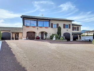  Propri�t�/ch�teau � vendre 9 pi�ces 220 m�