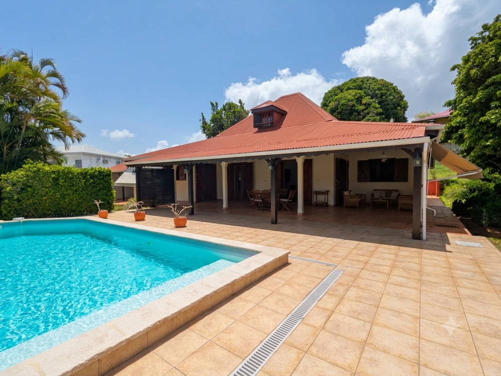 Villa familiale avec piscine à vendre à Baie-Mahault Secteur Plaisance, Guadeloupe
