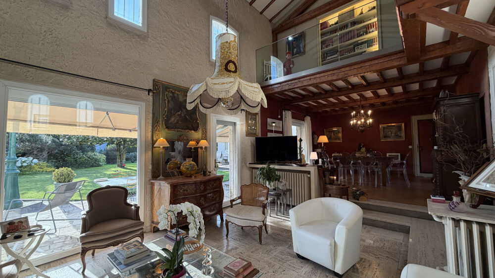 Vente Maison Belle propriété de 222m2 sur 2255 m2 de terrain arboré avec piscine dans un secteur privilégié St chamond