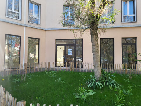 Local commercial tous commerces 135M2 plain pied 6400 93200 St denis