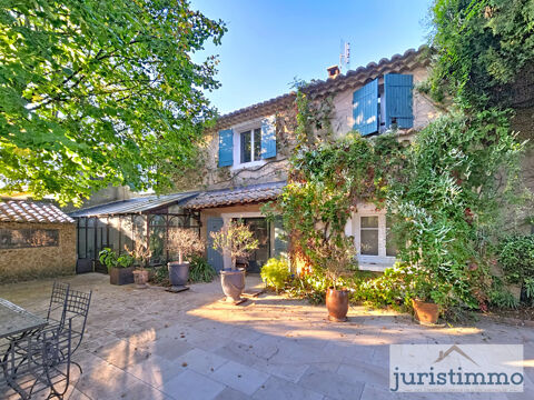   Mas de charme de 130 m2 habitables sur 1 258 m2 de terrain paysager, avec piscine et v�randa en fer forg� Maison - 5 pi�ce(s) - 133 m�