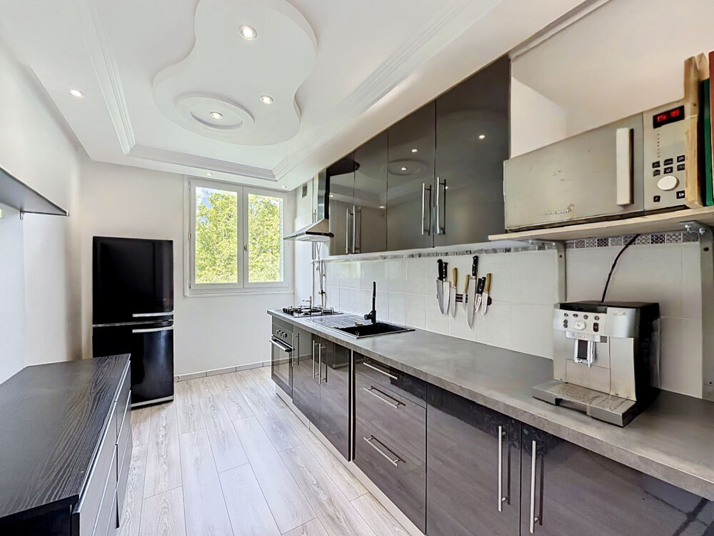 Saint-Priest Appartement T4 de 62 m2 traversant avec balcon