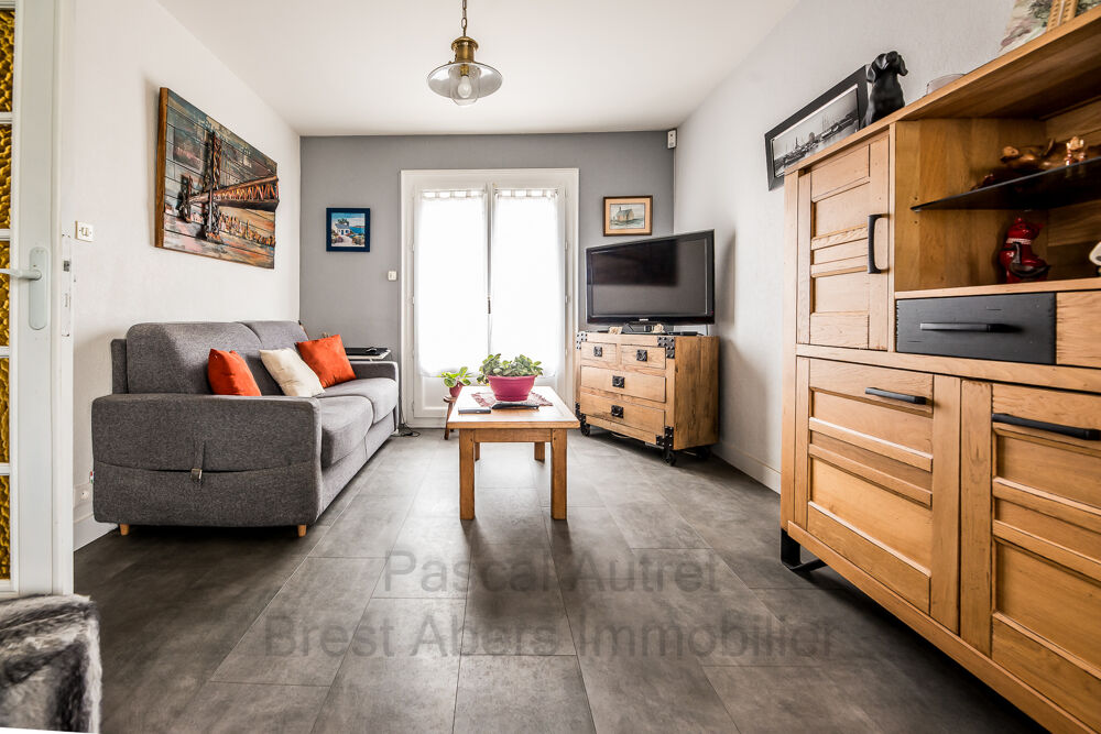 Ploudalmézeau, Pascal Autret Brest Abers Immobilier vous présente cette maison de 99m2 proche des commodités