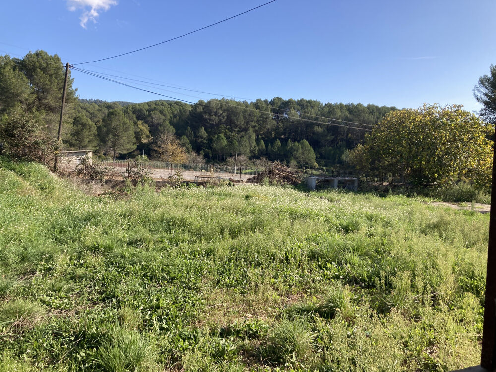 À VENDRE Appartement T4 en rez-de-jardin avec terrain privatif d'environ 400 m2