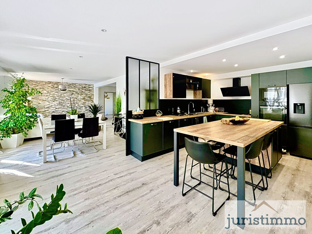 Villa contemporaine - 4 chambres, garages, jardin et piscine