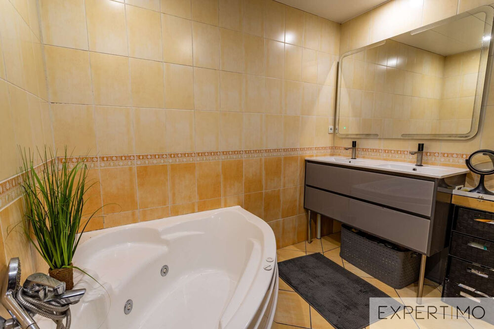 Vente Maison MAISON FAMILIALE 134 m2 - 5 CHAMBRES - GRANGE- DEPENDANCES Voiron