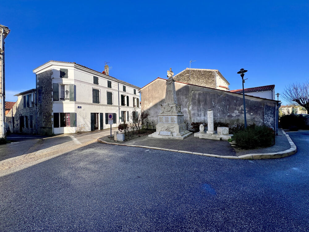 Maison 7 pièces 200 m² · à Tonnay Boutonne · 200 m² · 123 050 €
