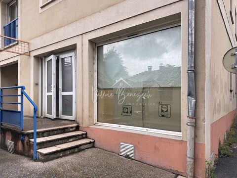 Local ou stockage acc&egrave;s PMR 32000 12400 St affrique