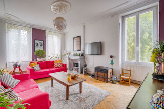  Maison  vendre 10 pices 330 m