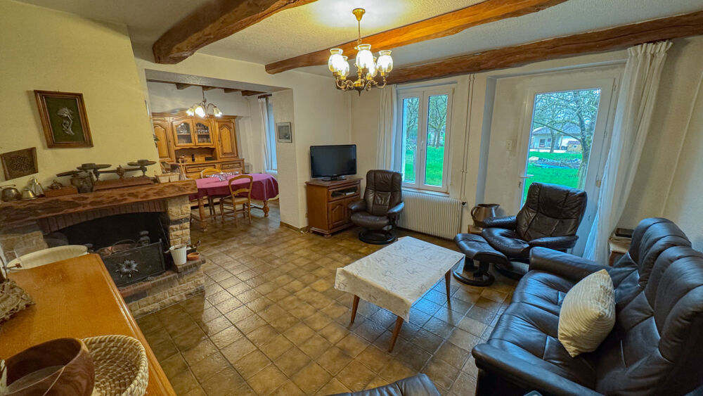 Maison de village 5 Pièces de 116 m2 avec garage, cave en sous-sol et d' un atelier.