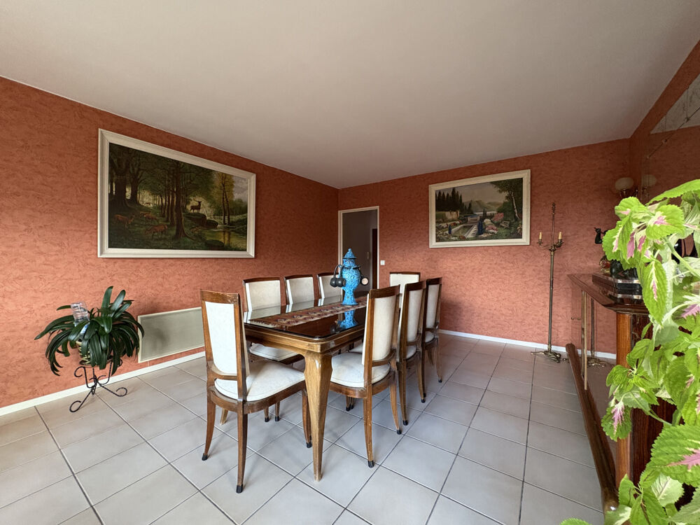 Appartement de Type T4 avec un balcon et 2 places de parking dans une résidence sécurisée