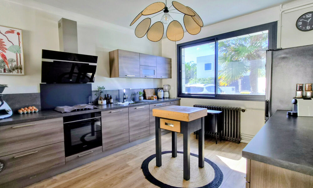 Vente Maison LA ROCHELLE   Élégante maison familiale rénovée à proximité du centre-ville La rochelle