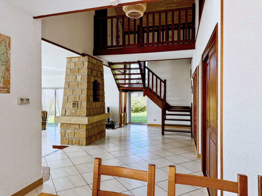 � vendre  Propri�t�/ch�teau Genestelle (07530)