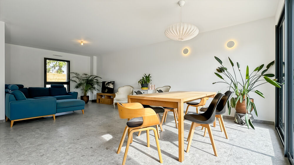 ELEGANTE MAISON FAMILIALE RECENTE DE 156 M2 - FEUCHEROLLES SAINTE-GEMME.