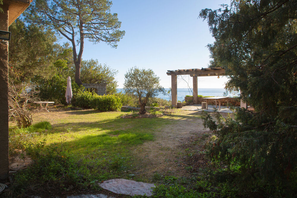 � vendre  Propri�t�/ch�teau Sari-Solenzara (20145)