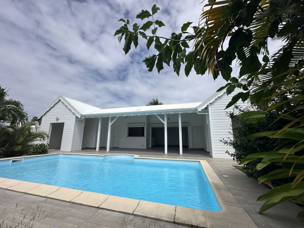 Vente Maison Villa 4 chambres de 135m2 environ sur un terrain de 1100 m2 avec piscine. St francois