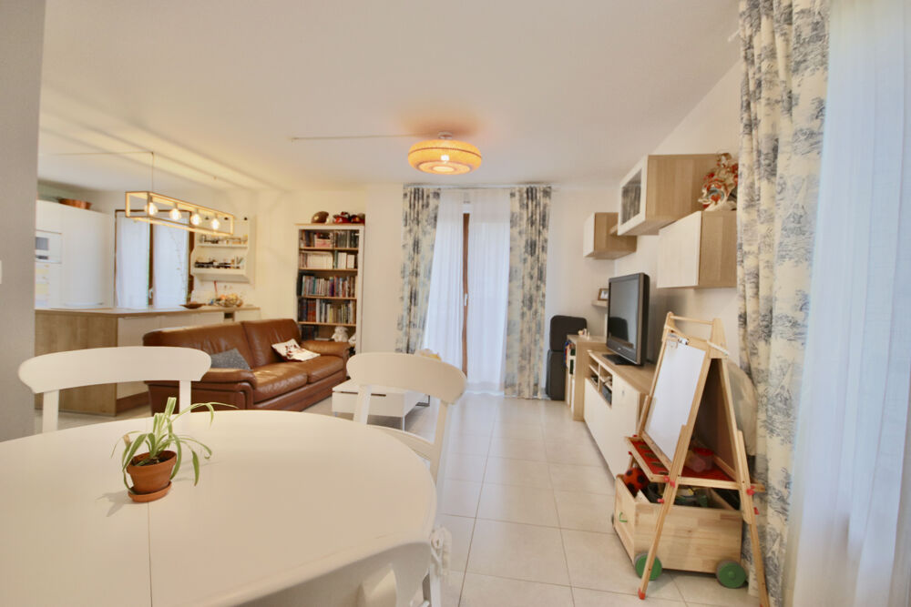 A vendre à Maffliers, beau duplex de 3/4 pièces, 75 m2, 2 chambres, avec 2 parkings en sous-sol.