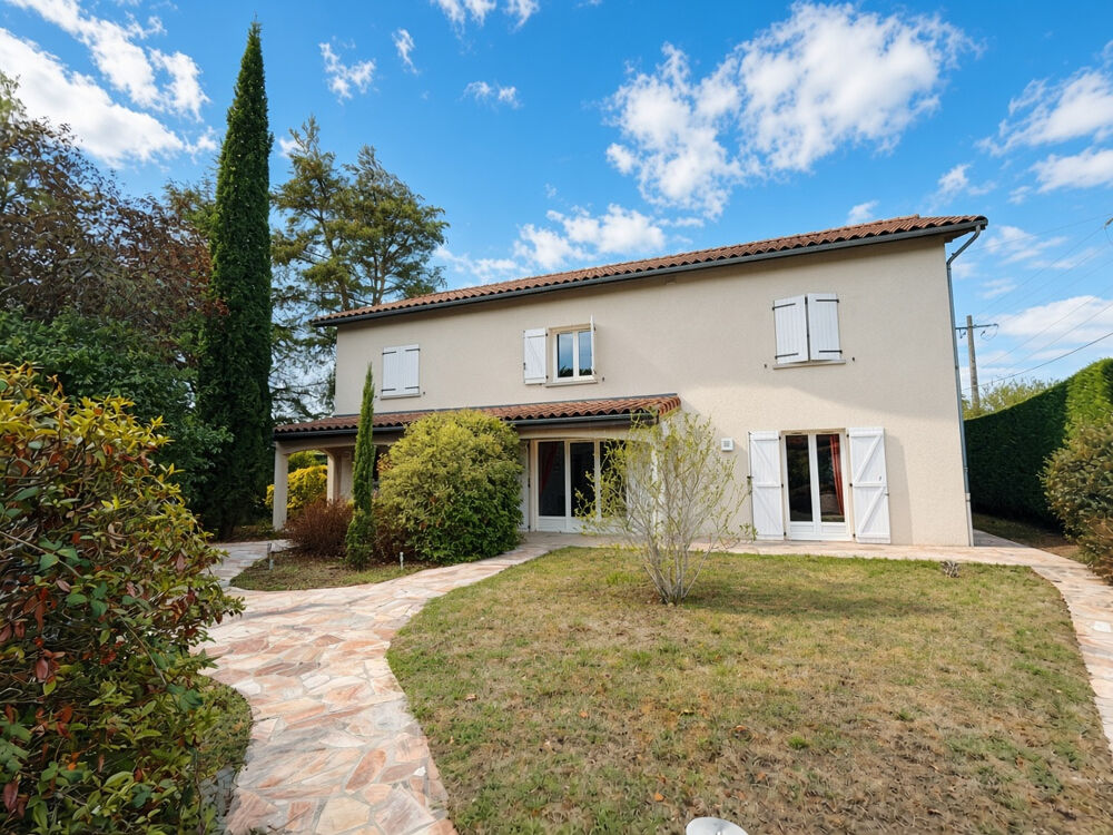 Vente Maison ORLÉAT  Maison T5 de 232 m2 avec piscine dans un cadre de verdure Orleat