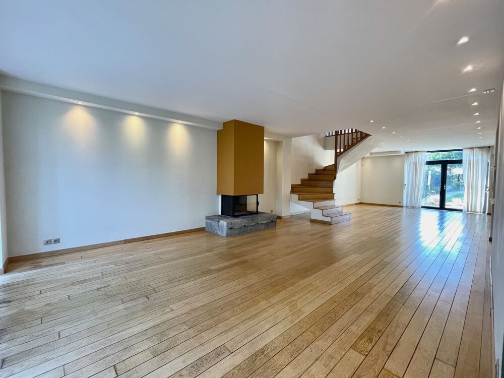 Vente Maison Maison de charme de plus de 300 m2 -  5 chambres, piscine et commodités Ornex