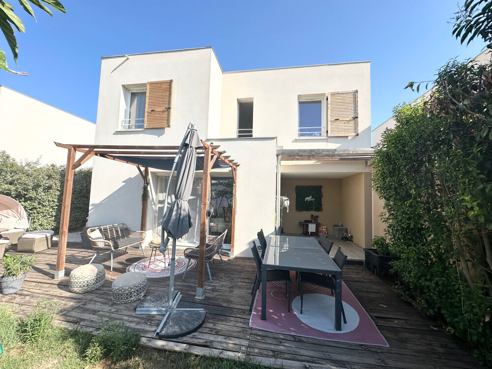 Maison de type 4 en R+1 construite sur une parcelle de 283 m2 Meyreuil 13590